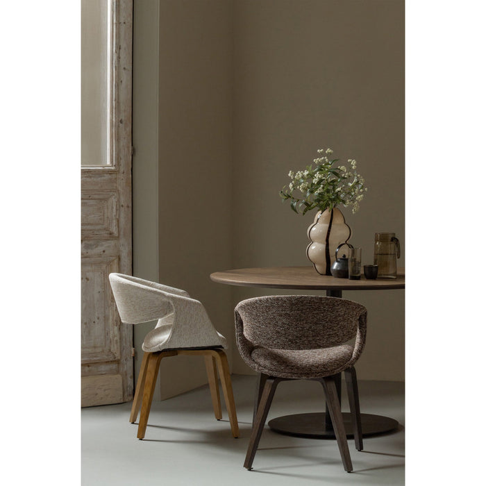 Stoel Yossi Naturel kleur met houten poten